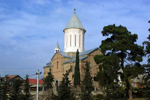 В Грузии задержаны молодые люди, оскорбившие армянскую церковь