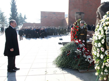 Президент Нагорного Карабаха почтил память жертв армянских погромов в Сумгаите