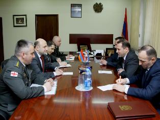 Между Арменией и Грузией подписана программа сотрудничества в оборонной сфере на 2014 год