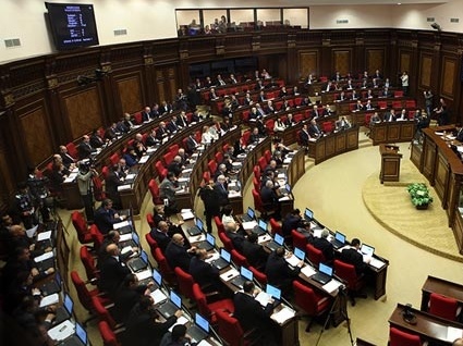 Солидарность с Тбилиси: В парламенте Армении – минута молчания