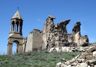 С армянской церкви Сурб Еревман в Ахалцихе сняты хачкары и перевезены в краеведческий музей