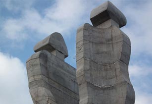 Символизирующий дружбу между армянским и турецким народами монумент сносят по просьбе Ильхама Алиева