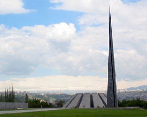 Министр обороны Грузии возложил цветы к Мемориалу жертвам Геноцида армян